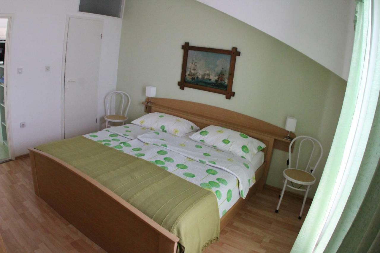 Apartmani Surlin Χβαρ Εξωτερικό φωτογραφία
